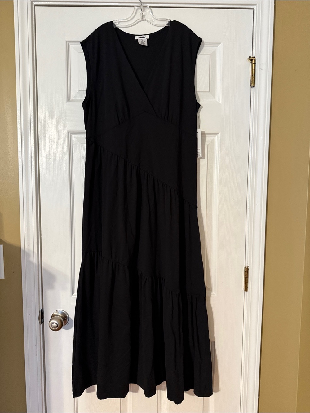 DKNY Black Sleeveless V-Neck Tiered Maxi Dress - L